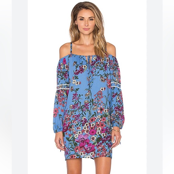 Wayf Dresses & Skirts - Wayf Cold Shoulder tunic dress